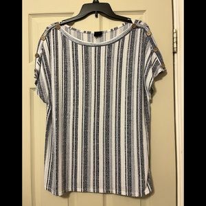 Buttoned down sleeve blouse